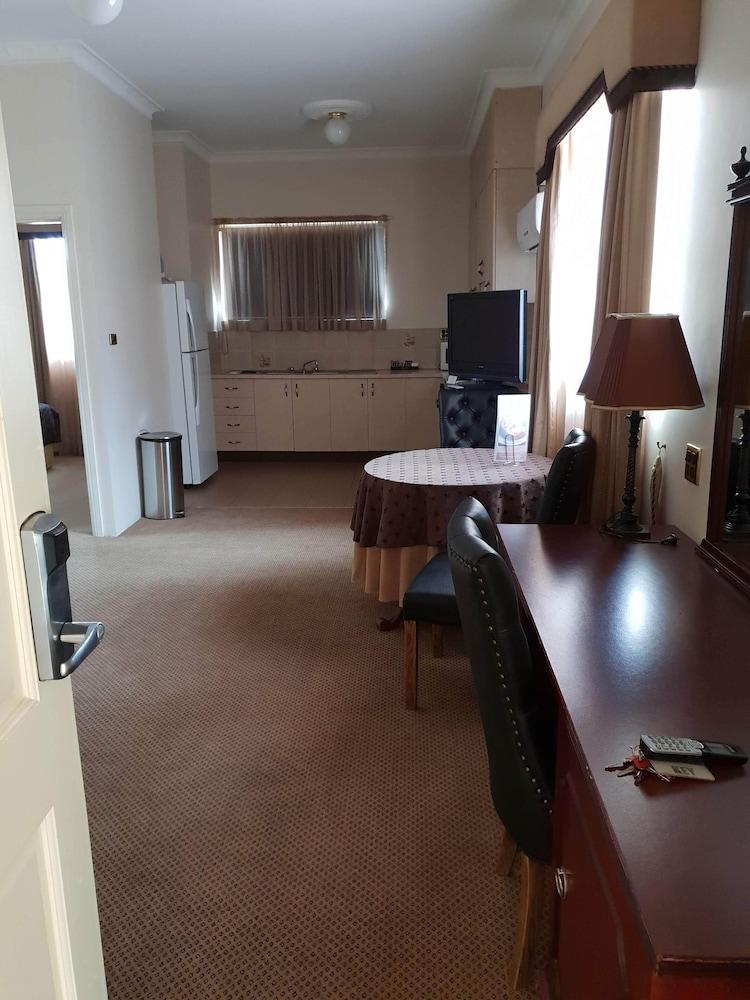 Australian Heritage Motor Inn Даббо Экстерьер фото