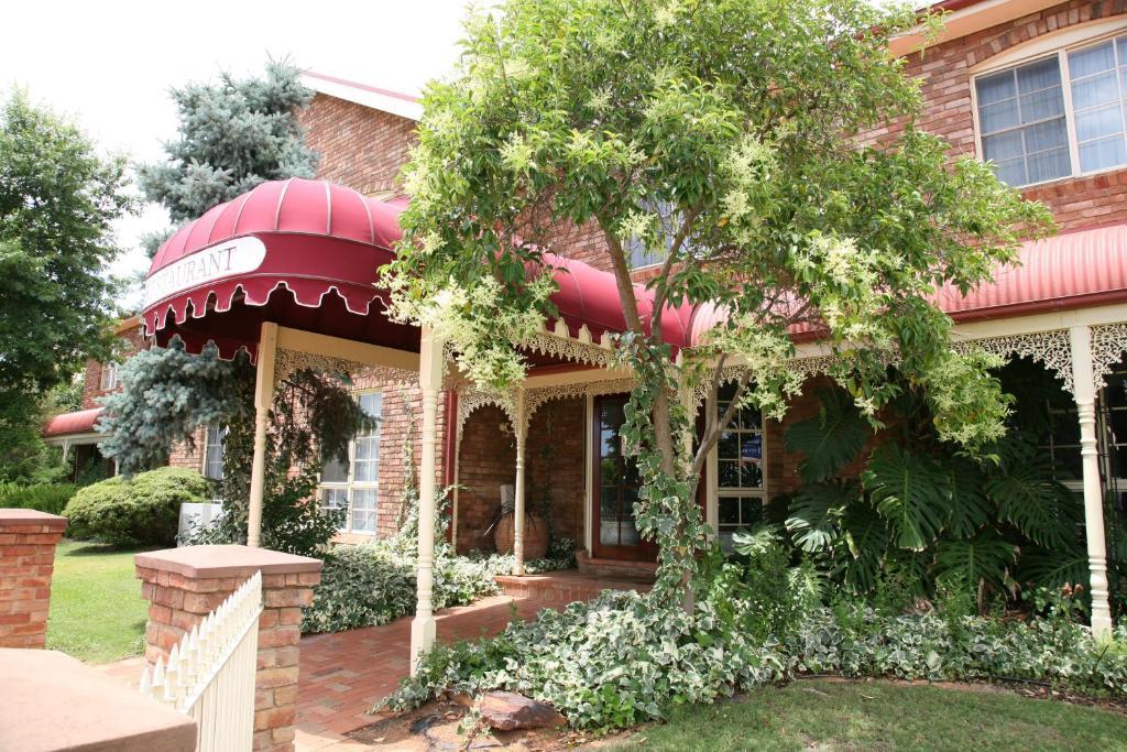 Australian Heritage Motor Inn Даббо Экстерьер фото