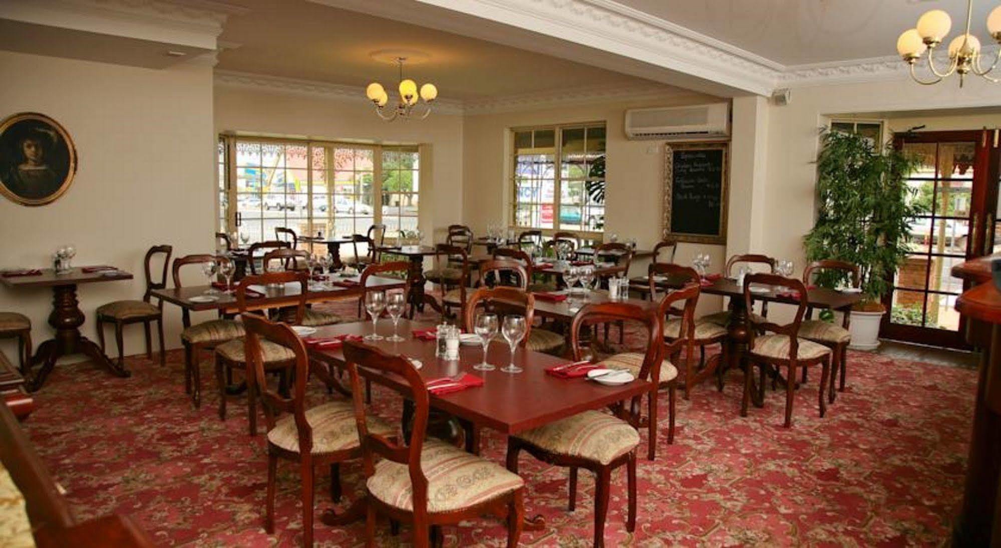 Australian Heritage Motor Inn Даббо Экстерьер фото